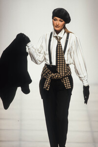 Emporio Armani 1992 Women RTW 72.jpg