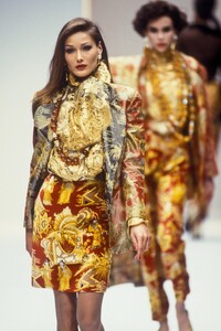 Gianfranco Ferre 1992 Women RTW 123.jpg