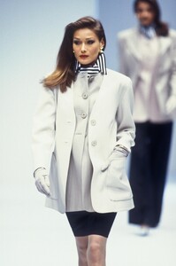 Gianfranco Ferre 1992 Women RTW 5.jpg