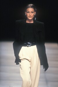 Giorgio Armani 1992 Women RTW 17.jpg