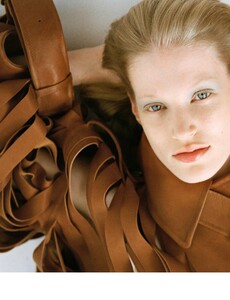 Harper's Bazaar France August 2025 LC_13.jpeg