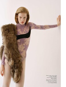 Harper's Bazaar France August 2025 LC_5.jpeg