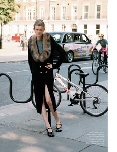 Harper's Bazaar France August 2025 LC_9.jpeg