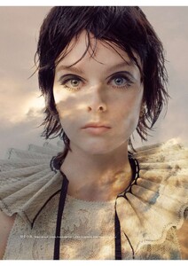 Harper's Bazaar UK 09-2025_21.jpg