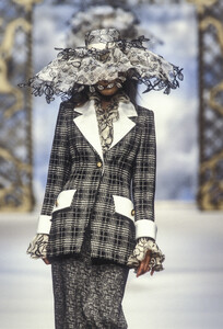 Jacques Fath 1994 Women RTW 8.jpg