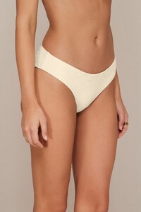JessT - Sunsets - Cream Daisy Eyelet Hazel Hipster  Scrunch B_10 - b310-cread-bikini-bottom-quarter-wear00-jessica01.jpg
