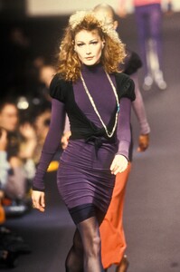 Karl Lagerfeld 1994 Women RTW 79.jpg