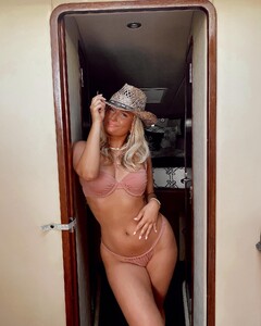 KayleighJ - 279310353_324214406323088_5002214737693691555_n_2022-05-01_1440x1799.jpg