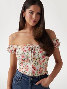 KiannaLS - Guess '25_Broderie anglaise crop top4_W5GP13KCVA1-P0JF-ALT3.jpg