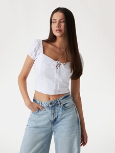 KiannaLS - Guess '25_Broderie anglaise crop top5_W5GP13KCVA1-G011.jpg