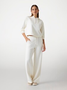 KiannaLS - Guess '25_Logo wide-leg sweatpants4_V5YB19KBSL2-F0EP-ALT1.jpg