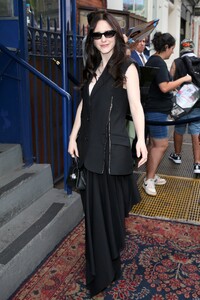 MRB-Candids2025-ArrivingatDujoursCoverPartyinNYC-004.jpg