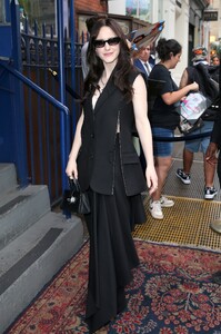 MRB-Candids2025-ArrivingatDujoursCoverPartyinNYC-007.jpg