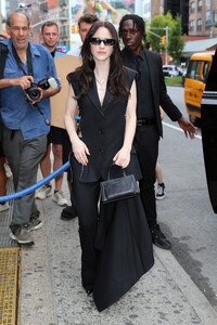 MRB-Candids2025-ArrivingatDujoursCoverPartyinNYC-008.jpg