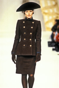 Pierre Balmain 1992 Haute Couture 30.jpg