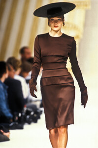 Pierre Balmain 1992 Haute Couture 33.jpg