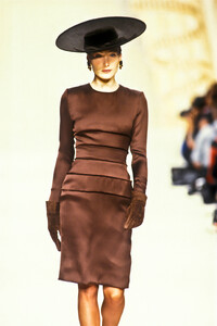 Pierre Balmain 1992 Haute Couture 34.jpg