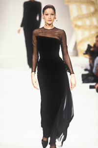 Pierre Balmain 1992 Haute Couture 40.jpg