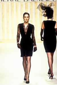 Pierre Balmain 1994 Haute Couture 106.jpg