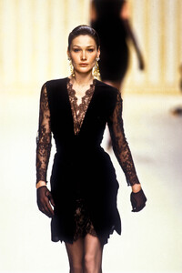 Pierre Balmain 1994 Haute Couture 107.jpg
