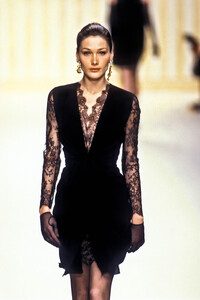 Pierre Balmain 1994 Haute Couture 108.jpg