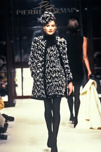 Pierre Balmain 1994 Haute Couture 24.jpg