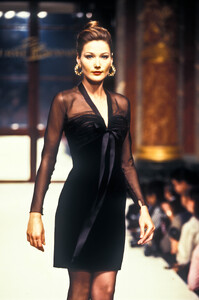 Pierre Balmain 1994 Haute Couture 66.jpg