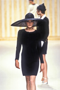 Pierre Balmain 1994 Haute Couture 73.jpg