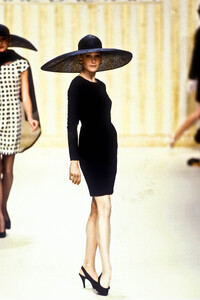Pierre Balmain 1994 Haute Couture 75.jpg