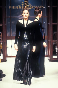 Pierre Balmain 1994 Haute Couture 76.jpg