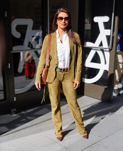 Priyanka_Chopra_Jonas_is_seen_leaving_Good_Morning_America_on_June_242C_2025_in_New_York_City_28329.jpg