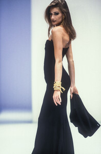 Salvatore Ferragamo 1992 Women RTW 18.jpg