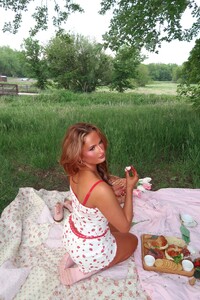 Shop Janae - Strawberry Fields Set - 7_EE1E3427-0289-4ECD-A5C7-2D0365B5C3CC.jpg