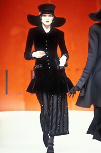 Valentino 1993 Haute Couture 105.jpg