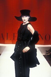Valentino 1993 Haute Couture 107.jpg