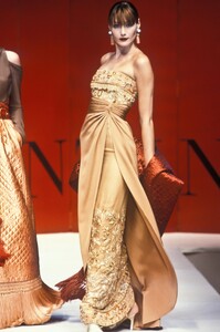 Valentino 1993 Haute Couture 201.jpg