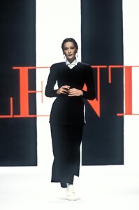 Valentino 1994 Women RTW 12.jpg