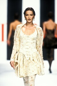 Valentino 1994 Women RTW 29.jpg