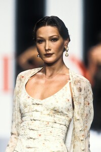 Valentino 1994 Women RTW 30.jpg