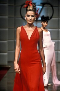 Valentino 1995 Haute Couture 102.jpg