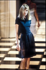 Versace 1996 Women RTW 112.jpg