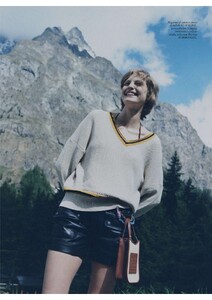 Vogue Italia August 2025_5.jpg