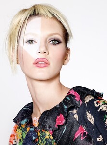 Vogue Italia Nov 2016 - 01.jpg