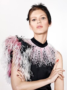 Vogue Italia Nov 2016 - 02.jpg