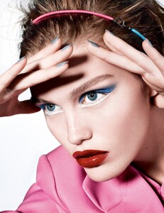 Vogue Netherlands March 2018 3.jpg