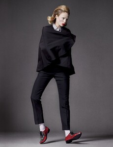 W Magazine April_May 20183.jpg