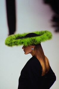 Yves Saint Laurent 1995 Women RTW 41.jpg