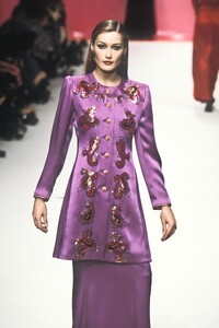 Yves Saint Laurent 1995 Women RTW 76.jpg