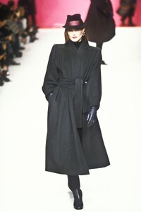 Yves Saint Laurent 1995 Women RTW 8.jpg
