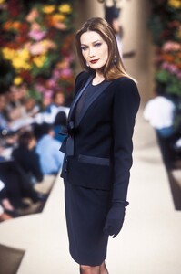 Yves Saint Laurent 1996 Haute Couture 174.jpg